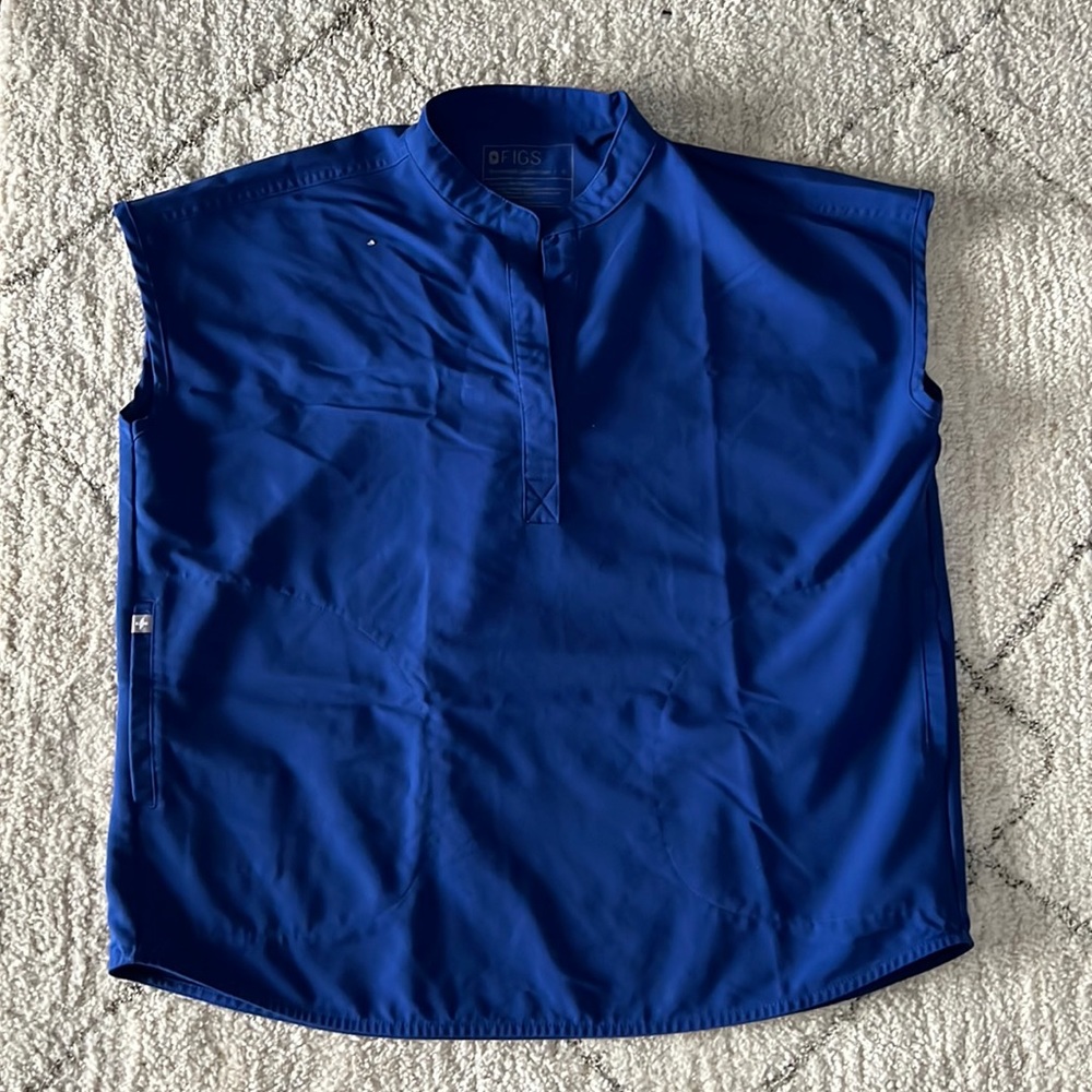 Figs Rafaela oversized scrub top, Electric blue, size small. No flaws!